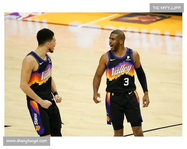 布克与球队化学反应的深度剖析：团队合作如何助力个人与整体表现